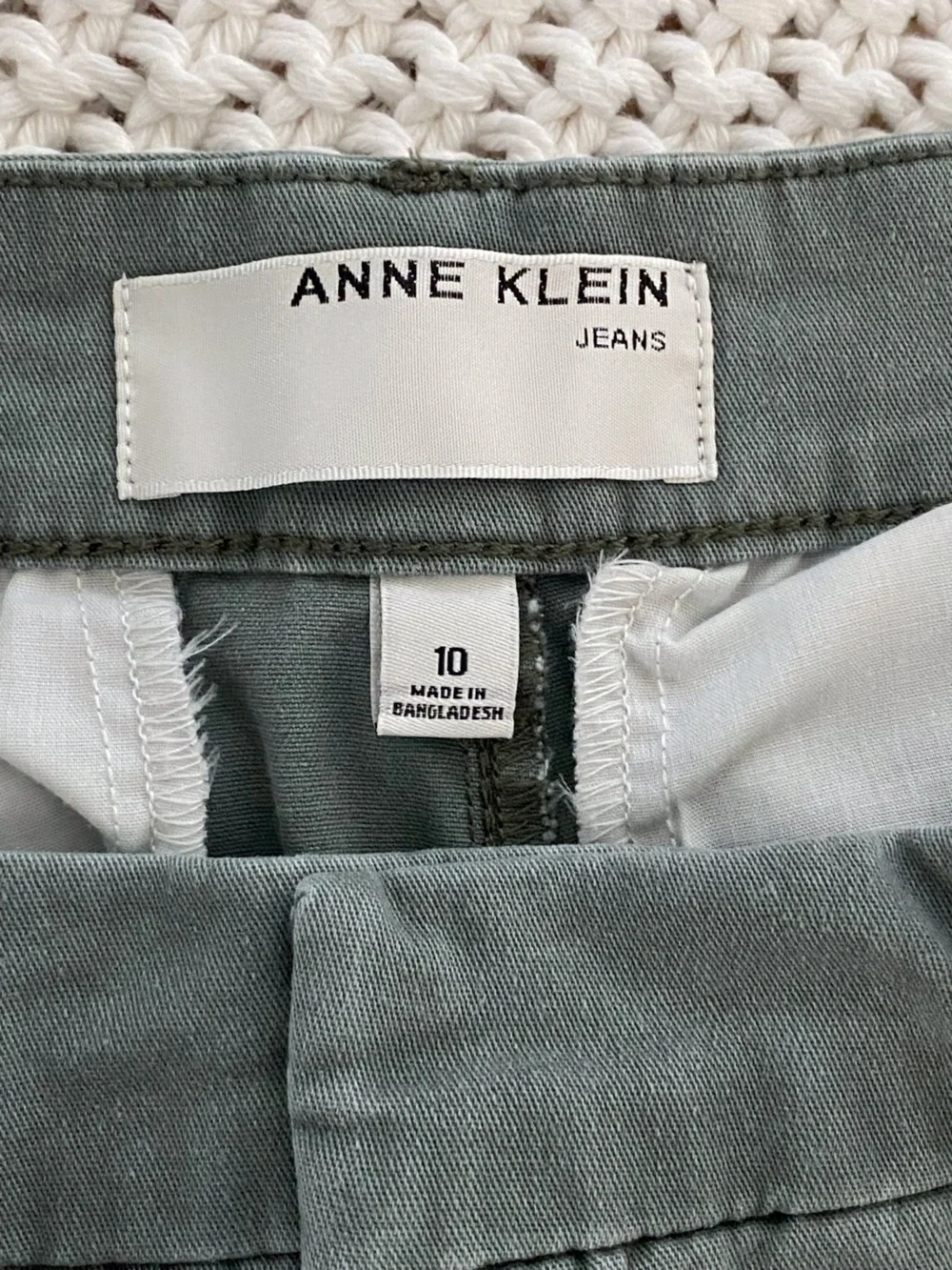 Anne Klein Jeans Sage Green Stretch Chino Shorts Size 10